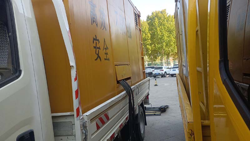 桑日如何判断柴油发电机组和UPS电源的切换时间是否符合要求？